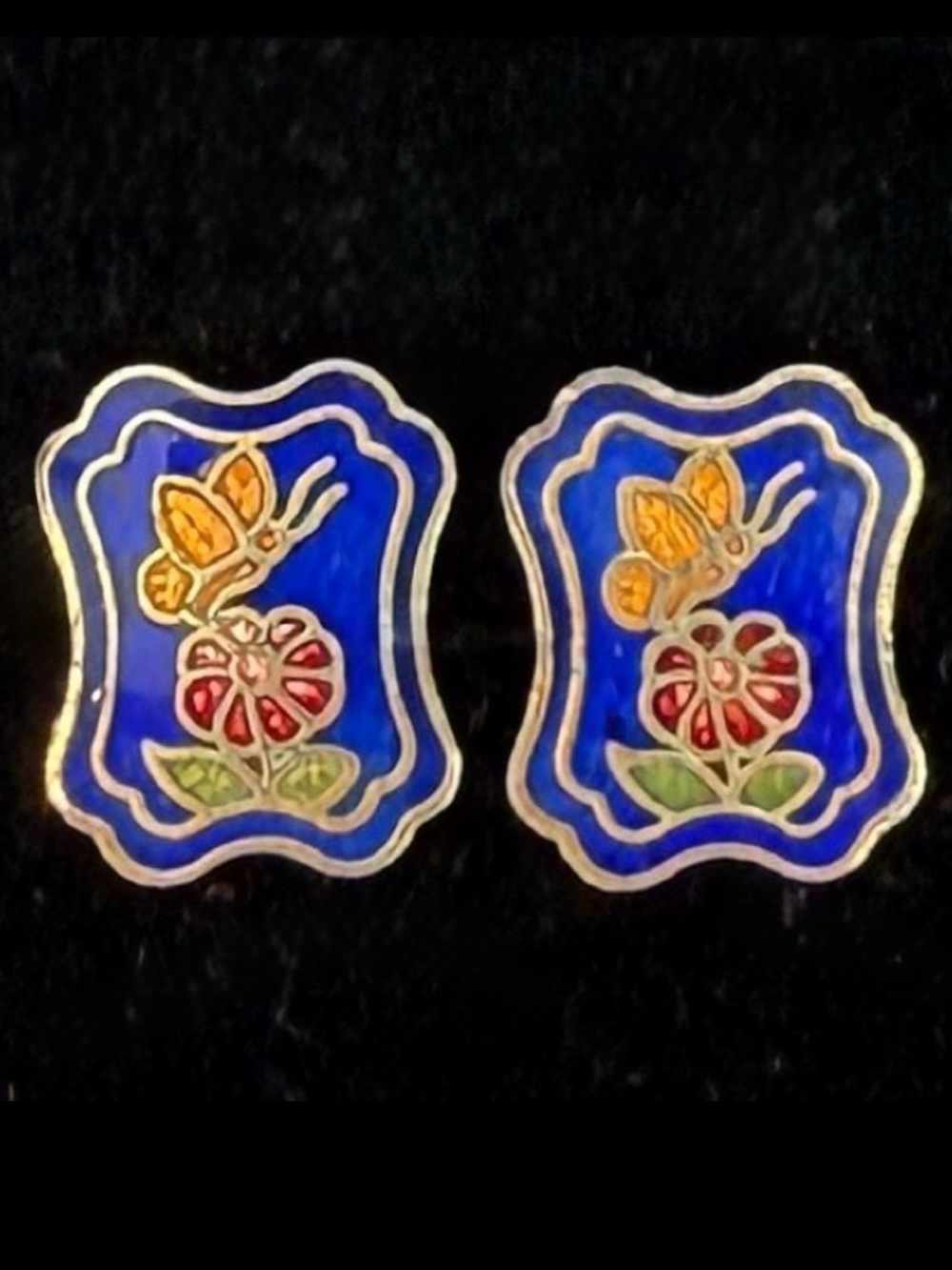 Vintage, goldtone blue flower cloisonnรฉ pierced earrings